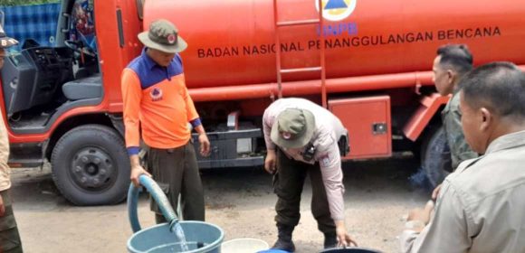 Ratusan KK di Kota Padang Mengalami Kekeringan, BPBD Salurkan Air Bersih