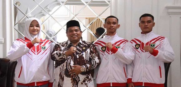 Bupati Suhatri Bur Lepas Tiga Anggota Paskibraka Untuk Tingkat Provinsi Sumbar
