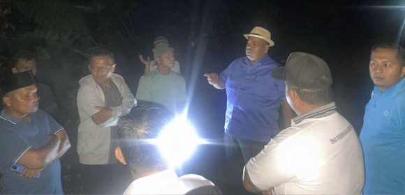 Bupati Suhatri Bur Pantau Pengerjaan Jalan dan Abrasi Sungai Di Korong Tungka Nagari Tandikek