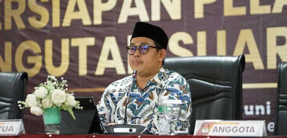 KPU Sumbar Serahkan 65 Nama Caleg DPRD Yang Terpilih Ke Kementerian Dalam Negeri