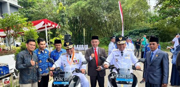 Pemkab Padang Pariaman Terima Dua Unit Motor Listrik Dari PLN ICON Plus