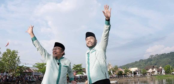 Siap Bertarung Dalam Kontestasi Pilkada Kota Padang 2024, Pasangan Fadly-Maigus Resmi Mendaftar di Kantor KPU Kota Padang