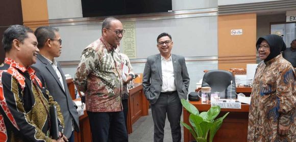Dengan Dedikasi Dan Kinerja Yang Luar Biasa, Mensos Tris Risma Diapresiasi oleh DPR