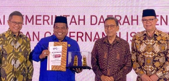 Padang Pariaman Raih Penghargaan Platinum di Anugerah Pandu Negeri 2024