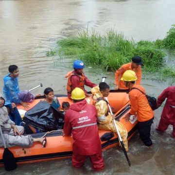Banjir Melanda Ulakan Tapakis: BPBD Padang Pariaman Kerahkan Perahu Karet untuk Evakuasi