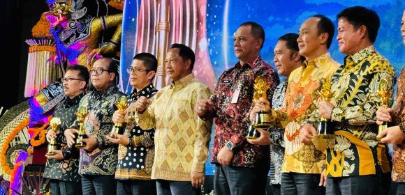 Gubernur Sumbar Dapat Penghargaan UWN, Bukti Kesuksesan Pemberdayaan Desa