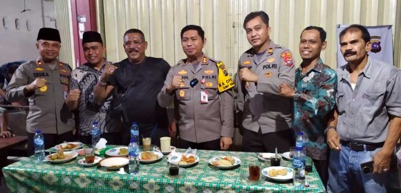Mendengar Aspirasi Rakyat: Kapolres Padang Pariaman Gelar Ngeteh Sore untuk Keamanan dan Ketertiban
