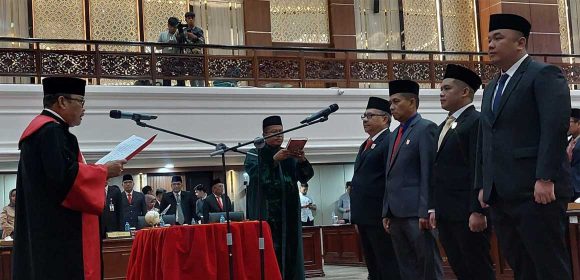 Pelantikan Pimpinan DPRD Sumbar Didominasi oleh Dapil 1 Kota Padang