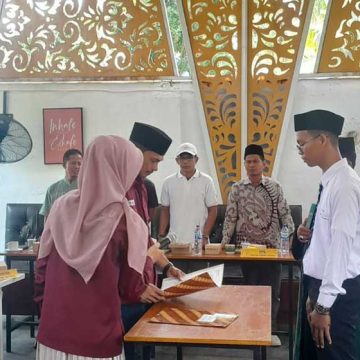 Panwascam Sintuak Toboh Gadang Lantik Pengawas TPS Terpilih di Profesional Caffe Lubuk Alung