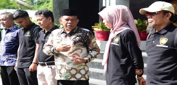 Plt Bupati Padang Pariaman Rahmang Lepas Paskibraka untuk Karyawisata ke Pekanbaru