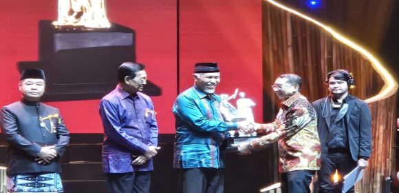 Pemprov Sumbar Raih Penghargaan Perak Dalam Gelaran AKI 2024
