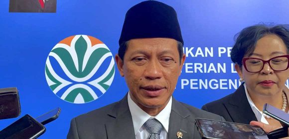 Menteri Lingkungan Hidup Hanif Telusuri Pagar Laut 30,16 Km Di Tangerang