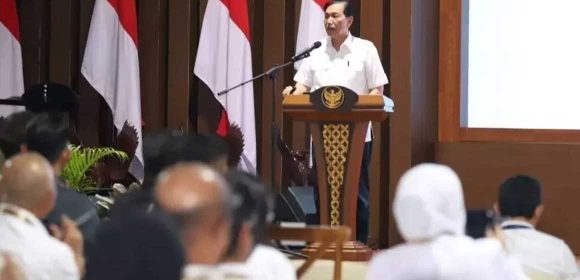 Ketua DEN Luhut Binsar Pandjaitan Minta Kepala Daerah Aktif Menarik Investor