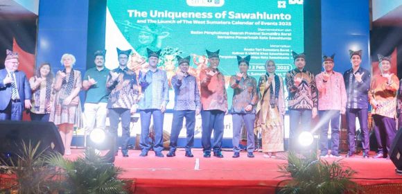 Pemprov Sumbar Resmi Luncurkan Kalender Pariwisata 2025