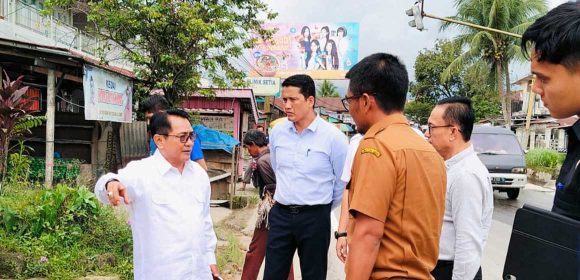 Bupati John Kenedy Azis dan Wabup Rahmat Hidayat Tinjau Langsung Saluran Tersumbat Di Sicincin