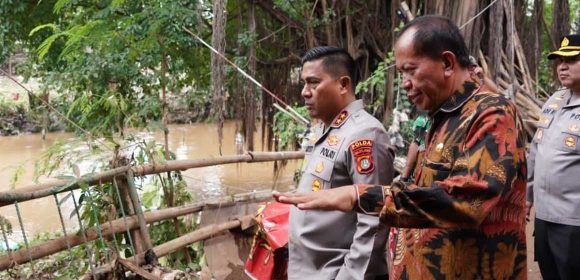 Kapolda Metro Jaya Tinjau Lokasi Pengungsian Banjir di Pancoran