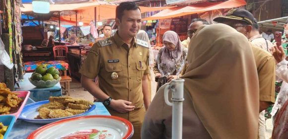 Wakil Bupati Padang Pariaman Inspeksi Keamanan Pangan di Pasar Sungai Geringging