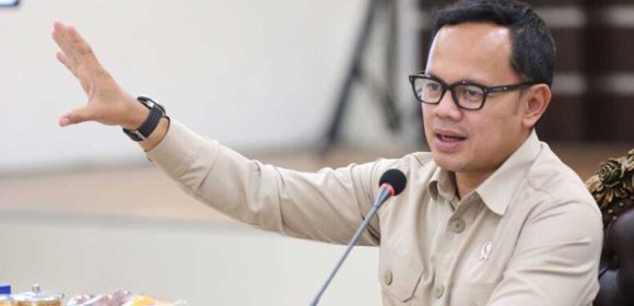 Wamendagri Ingatkan Pemda Ikuti Kebijakan Pusat Soal Pengangkatan Tenaga Honorer