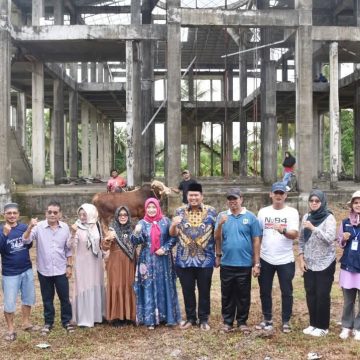 Wali Kota Pariaman Yota Balad Hadiri Penyembelihan Sapi Kurban Bantuan Presiden RI Prabowo Subianto