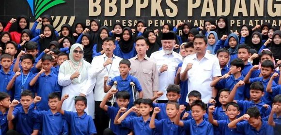 Wapres Minta Guru Sekolah Rakyat di Sumbar Bekerja dengan Ketulusan