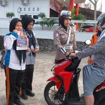 Satlantas Pasaman Barat Memberikan Edukasi Bagi Pelajar Soal Tertib Berlalu Lintas