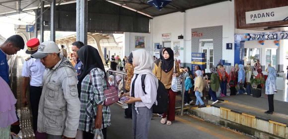 PT Kereta Api Di Sumbar Melayani Satu Juta Penumpang Sepanjang Enam Bulan Pertama Tahun 2025