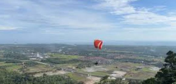 Puncak Kanter, Surga Tersembunyi yang Jadi Primadona Wisata Udara di Sumbar