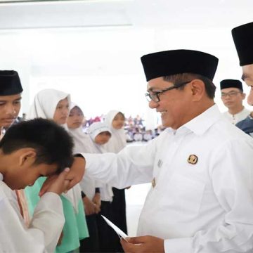 Bupati Padang Pariaman Serukan Pentingnya Pendidikan, Salurkan Beasiswa Rp1,8 Miliar untuk Siswa SD & SMP Se-Padang Pariaman