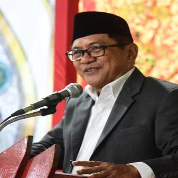 Bupati JKA Hadiri Wisuda Santri Nurul Yaqin Ambuang Kapua: “Tuangku dan Ustazah adalah Pilar Masa Depan Bangsa”