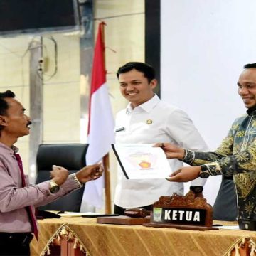 DPRD Padang Pariaman Sepakati Lanjutan Pembahasan RAPBD-P 2025, Delapan Fraksi Sampaikan Sorotan dan Apresiasi