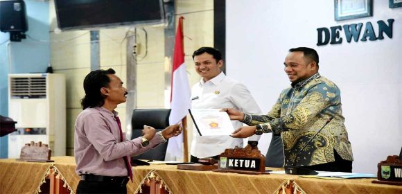 DPRD Padang Pariaman Sepakati Lanjutan Pembahasan RAPBD-P 2025, Delapan Fraksi Sampaikan Sorotan dan Apresiasi