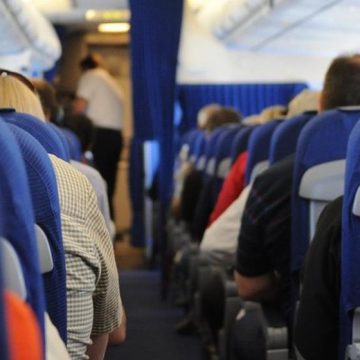Tips Mengatasi Kecemasan Saat Naik Pesawat
