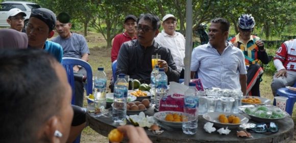 Gowes Bersama, Bupati JKA Tinjau Kebun Jeruk Milik Petani Milenial Sintuak Toboh Gadang