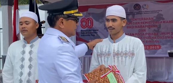John Kenedy Azis Hadiri Penyerahan Remisi Umum dan Dasawarsa di Lapas Kelas II Pariaman
