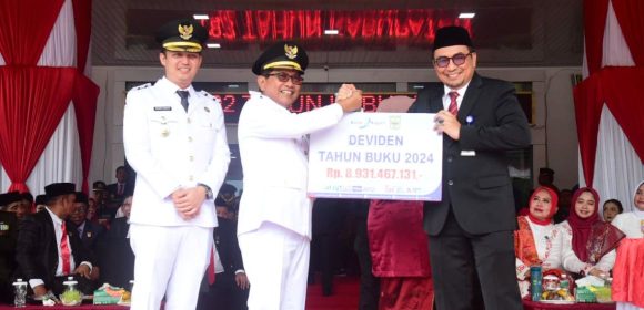 Padang Pariaman Terima Dividen dan CSR Pendidikan dari Bank Nagari