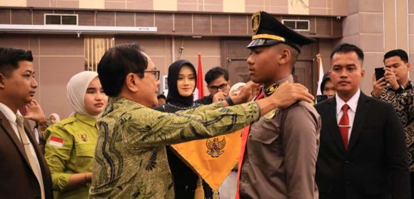 John Kenedy Azis Beri Motivasi Pada Pengukuhan Taruna-Taruni SMA Praja Nusantara Sumbar