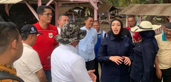 Sekda Rudy Dampingi Anggota DPR RI Cindy Monica Salsabila Tinjau Kampung Nelayan Merah Putih Katapiang