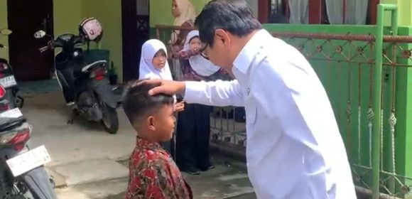 Komitmen Tingkatkan Mutu Pendidikan dan Akhlak Bupati JKA Sidak Dua Sekolah Dasar di Padang Pariaman