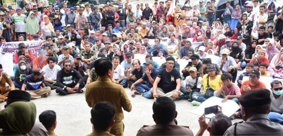 Bupati Padang Pariaman Terima Aspirasi Masyarakat Terkait Ganti Rugi Tanaman dan Bangunan di Tanah Negara Tarok City