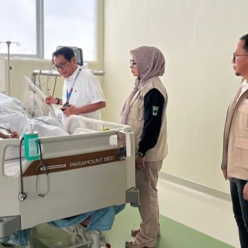 Bupati JKA Tunjukkan Kepedulian, Jenguk Korban Kekerasan di RS Yosudarso Padang