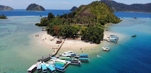 Mandeh, Surga Tersembunyi di Sumbar, Alternatif Raja Ampat yang Terjangkau dan Memesona