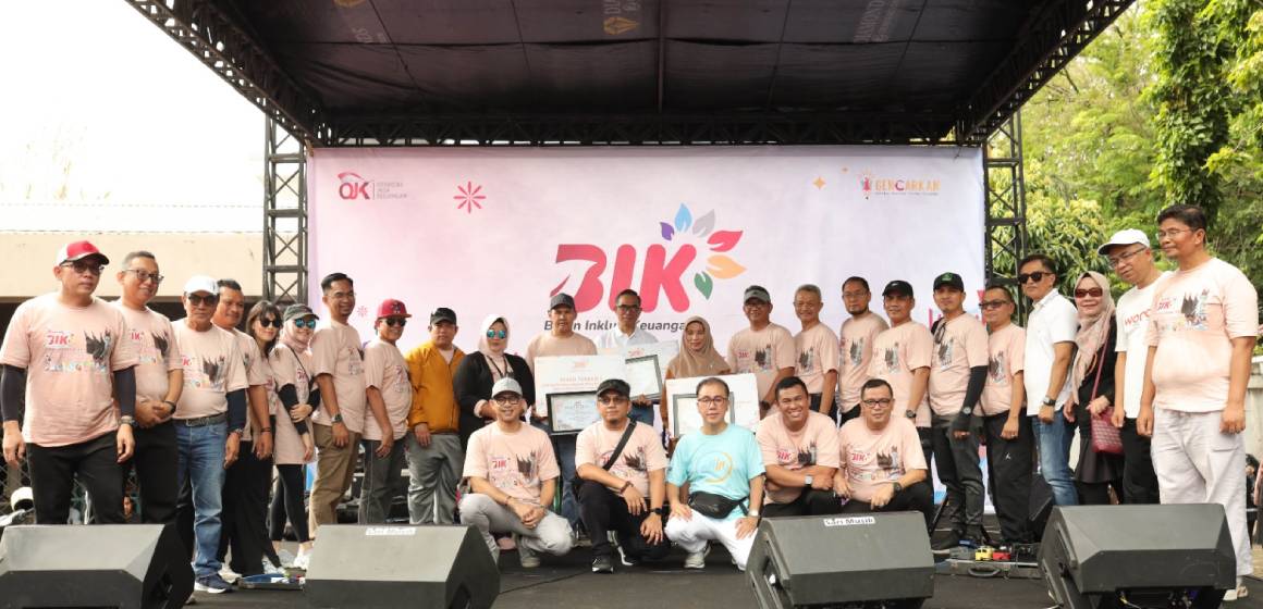 OJK - FIX (1) OJK Sumatera Barat Gelar Puncak Bulan Inklusi Keuangan 2025: Inklusi Keuangan Untuk Semua, Rakyat Sejahtera, Indonesia Maju