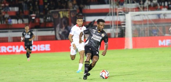 Tyronne Del Pino Tuntaskan Penalti, Malut United Menang Tipis 1-0 atas Semen Padang di BRI Super League