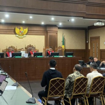WEBSITE (43) Air Mata di Sidang Korupsi Saat Sesama Hakim tapi Nasibnya Berbeda