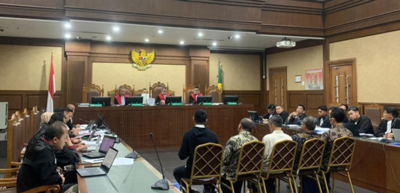 Air Mata di Sidang Korupsi Saat Sesama Hakim tapi Nasibnya Berbeda