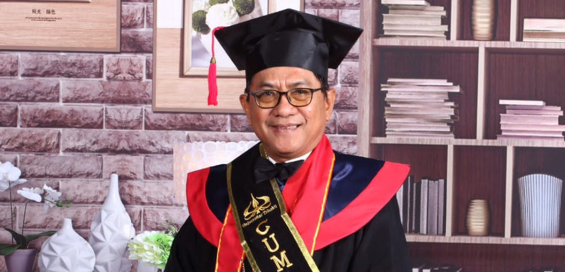 WEBSITE (52) Bupati Padang Pariaman Dr. H. John Kenedy Azis, SH., MH Resmi Sandang Gelar Doktor Ilmu Hukum dengan Predikat Cumlaude dari Universitas Trisakti