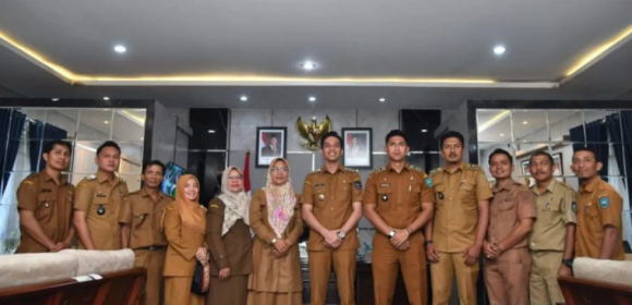 WEBSITE (62) Wali Kota Sawahlunto Dorong Lurah Tingkatkan Kreasi, Ketahanan, Dan Kepekaan Pelayanan Publik