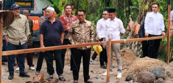 WEBSITE (9) Tinjau Pembangunan Jembatan Batang Maduang: JKA Ingatkan Pelaksanaan untuk Kerja Sesuai Spesifikasi dan Tepat Waktu