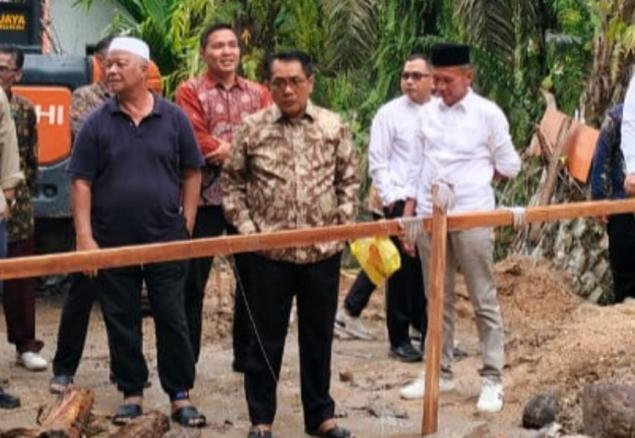 WEBSITE (9) Tinjau Pembangunan Jembatan Batang Maduang: JKA Ingatkan Pelaksanaan untuk Kerja Sesuai Spesifikasi dan Tepat Waktu