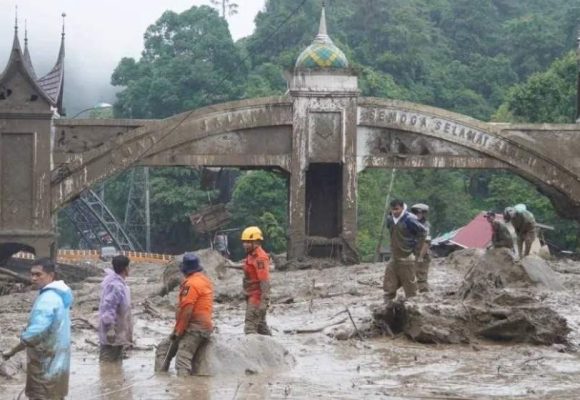 WEBSITE (12) Tujuh Korban Banjir Bandang Di Batas Kota Padang Panjang Ditemukan Meninggal Dunia